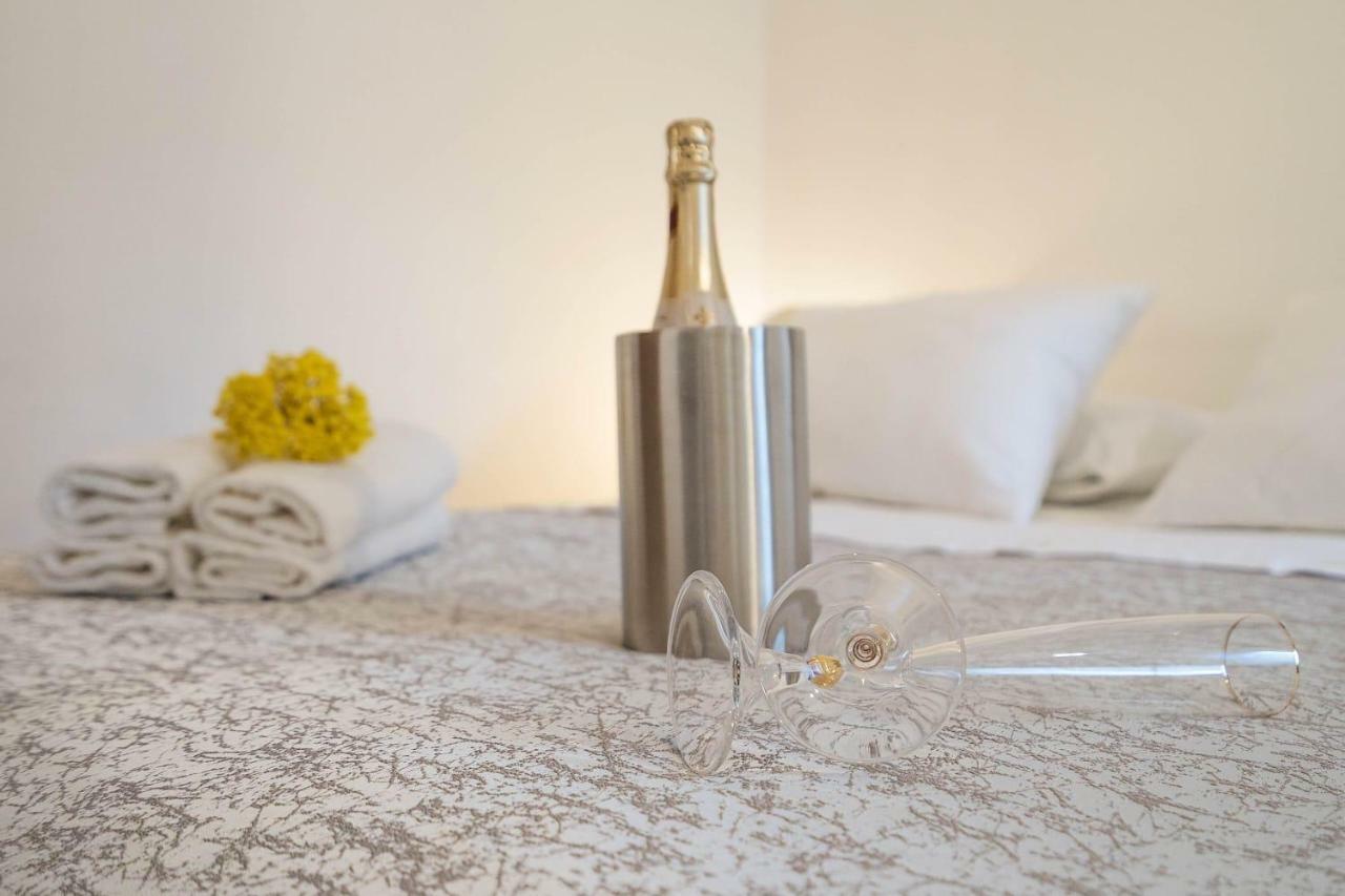 Studio Apartments Petar In Old Part Of Town 스플리트 외부 사진