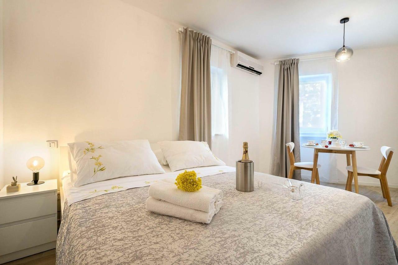 Studio Apartments Petar In Old Part Of Town 스플리트 외부 사진