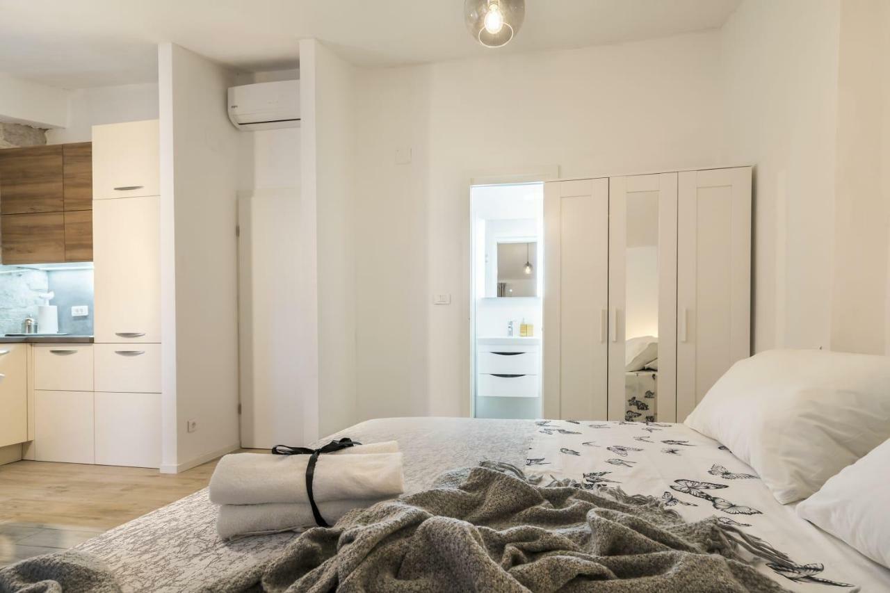 Studio Apartments Petar In Old Part Of Town 스플리트 외부 사진