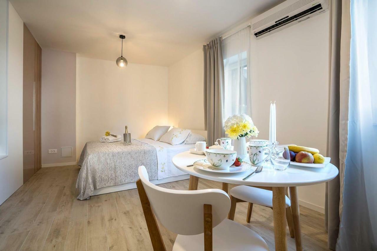 Studio Apartments Petar In Old Part Of Town 스플리트 외부 사진