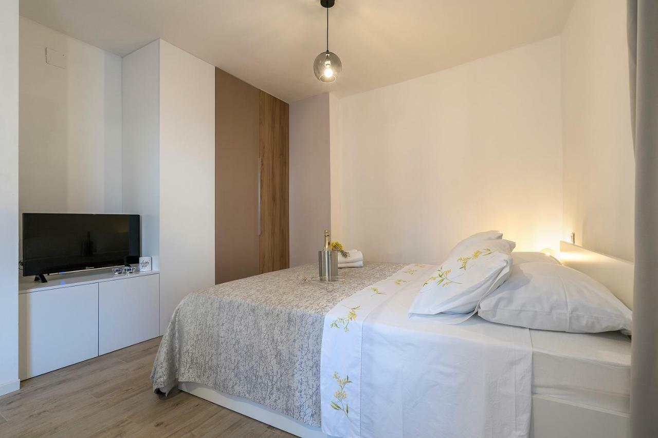 Studio Apartments Petar In Old Part Of Town 스플리트 외부 사진
